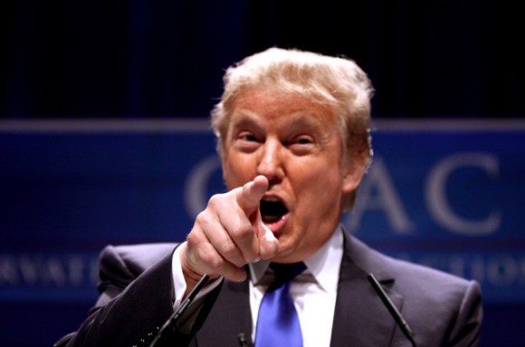 Donald-Trump pointing fingers